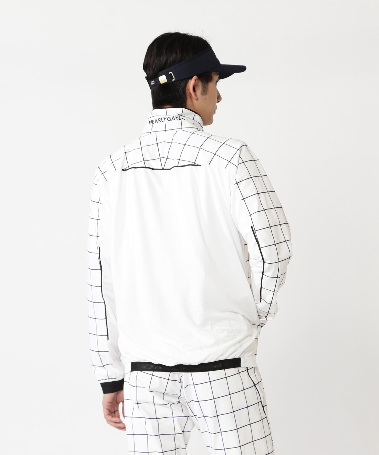 H:182cm/C:93/W:77/H:91 着用サイズ：5