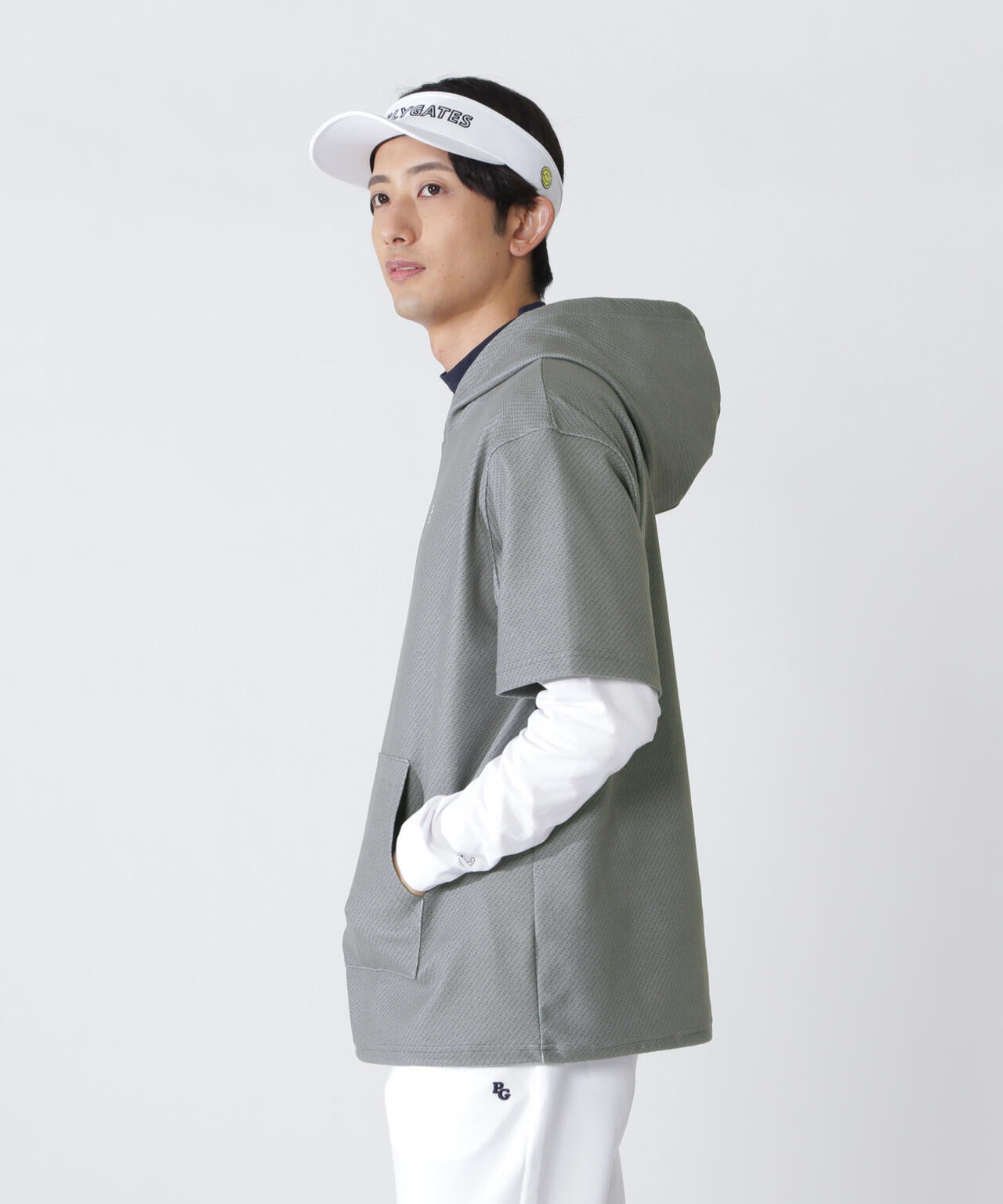 ストレッチフリーストップス ＜ロゴ総柄＞