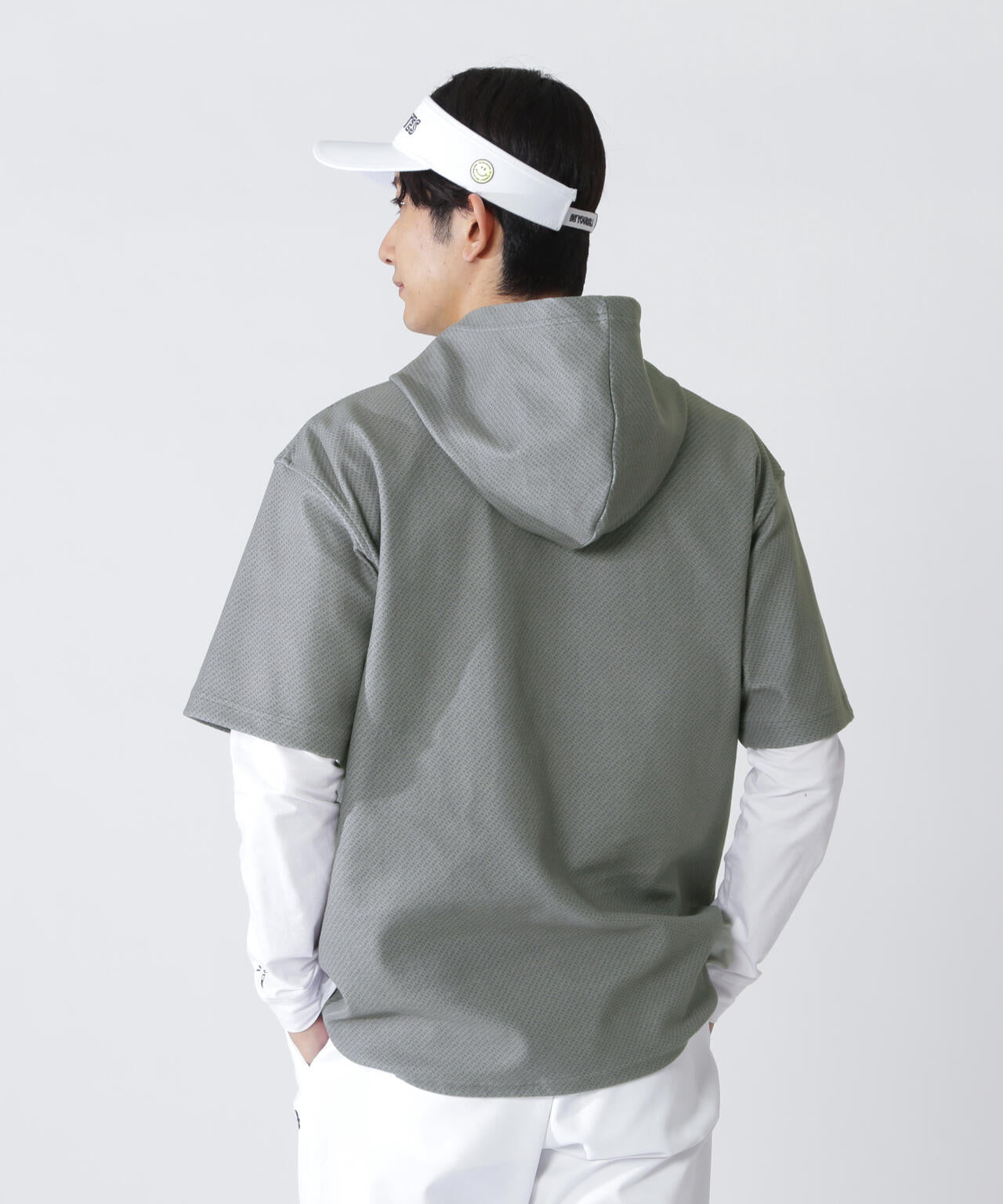 ストレッチフリーストップス ＜ロゴ総柄＞