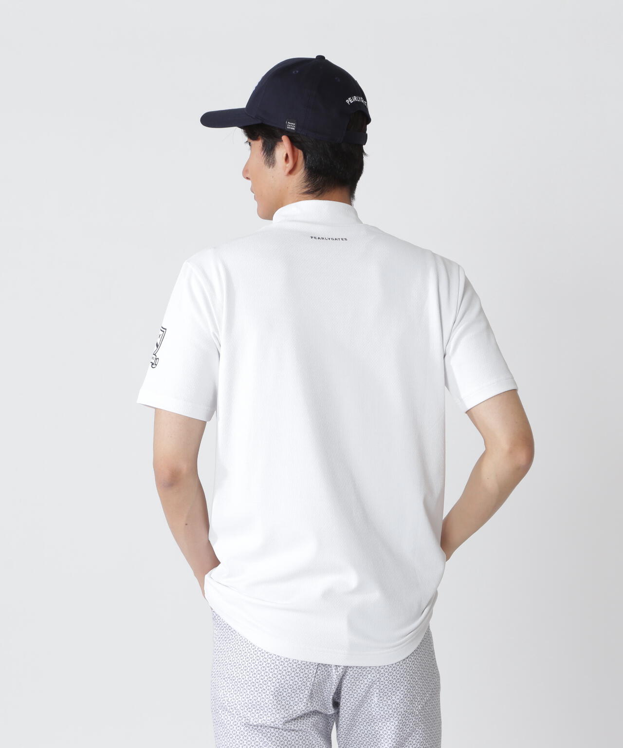 H:182cm/C:93/W:77/H:91 着用サイズ：5