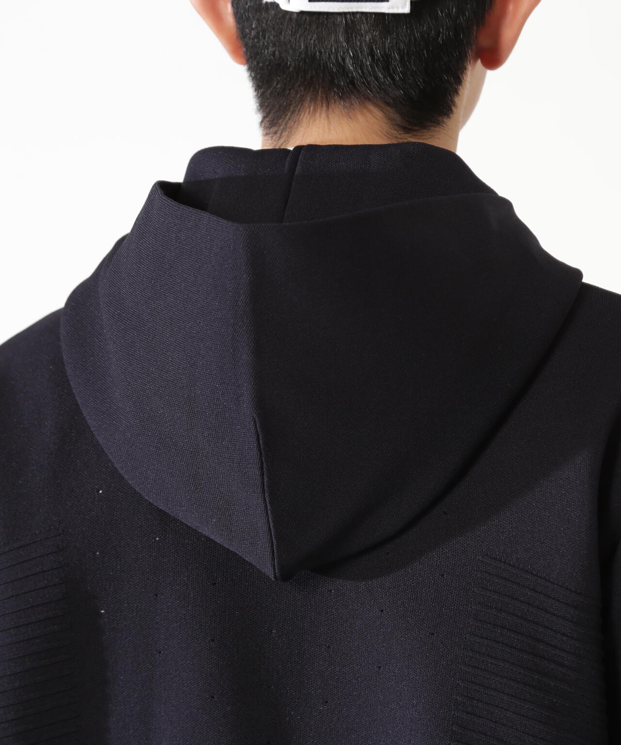 H:182cm/C:93/W:77/H:91 着用サイズ：5