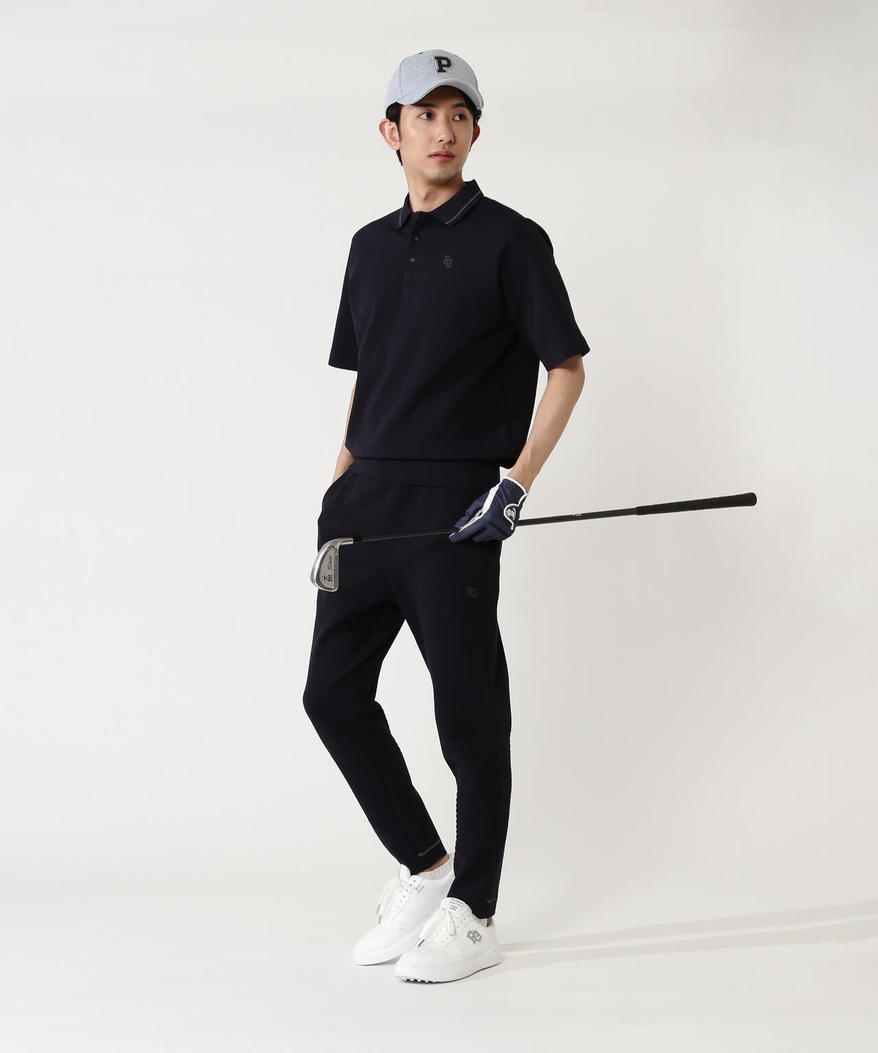 H:182cm/C:93/W:77/H:91 着用サイズ：5