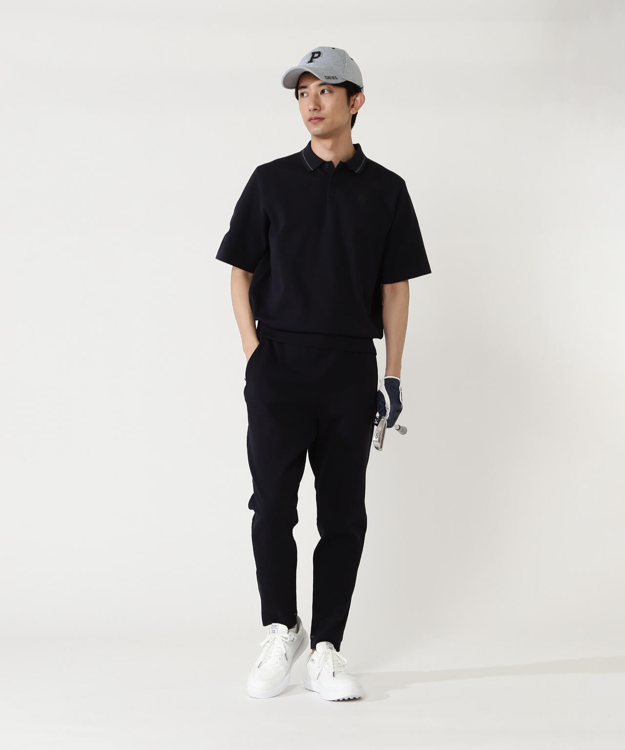 H:182cm/C:93/W:77/H:91 着用サイズ：5