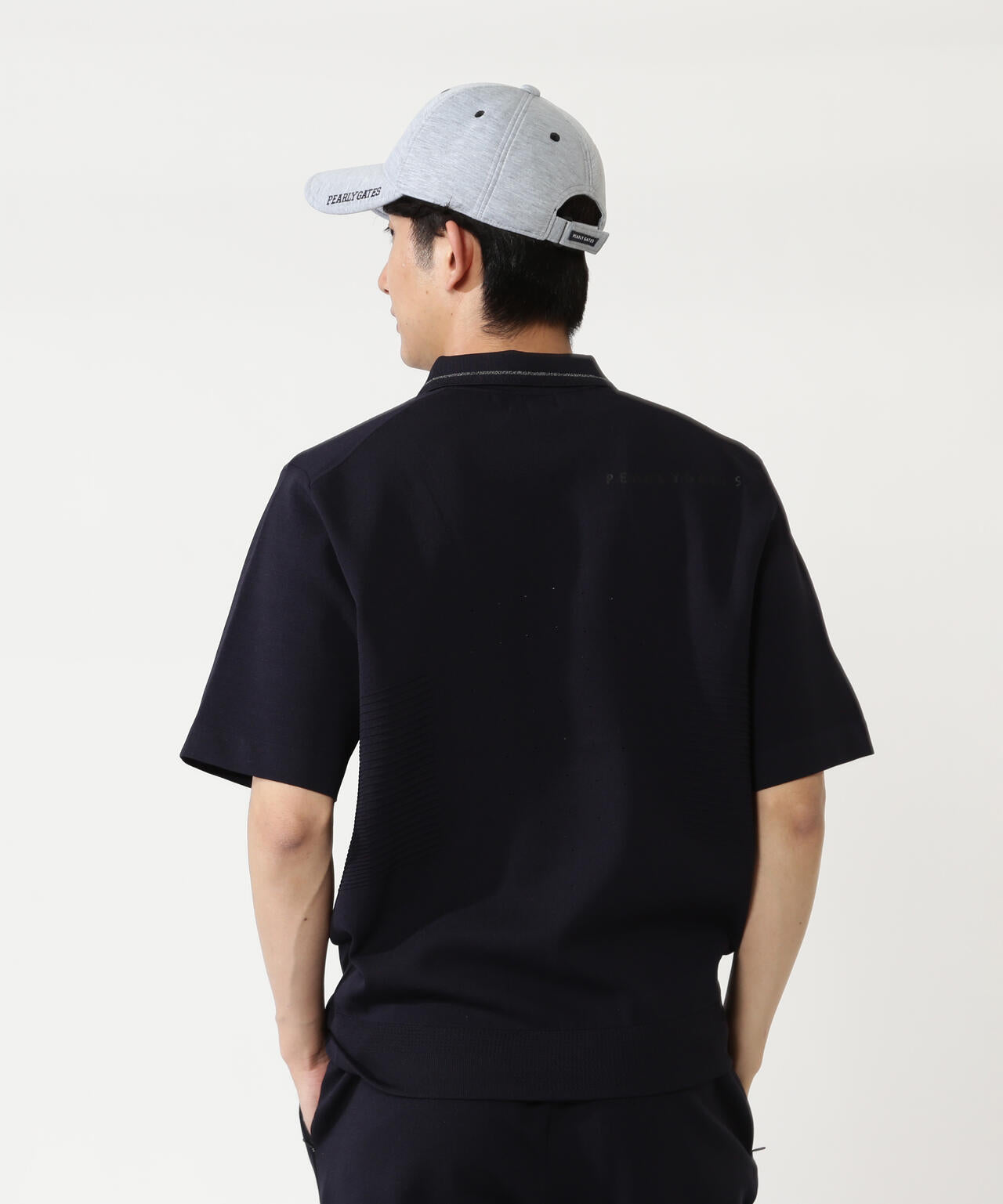 H:182cm/C:93/W:77/H:91 着用サイズ：5