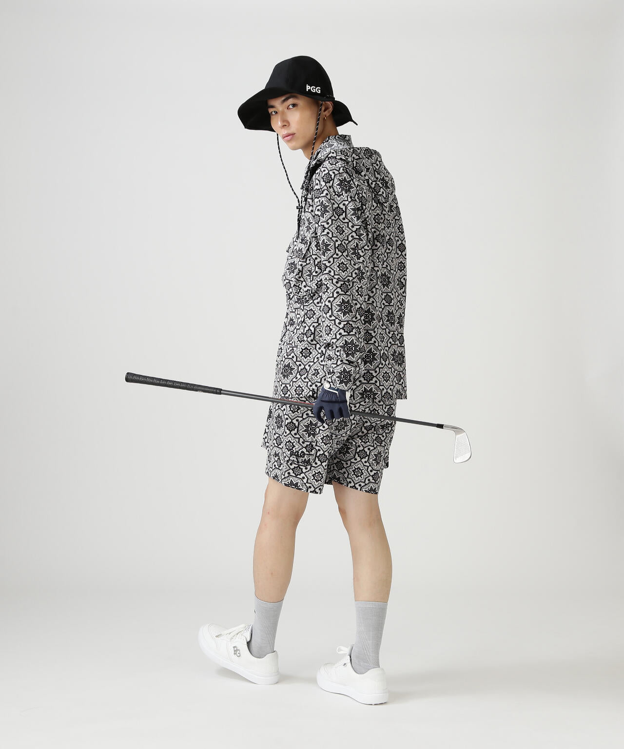 185cm C:85 W:70 H:97 着用サイズ：5