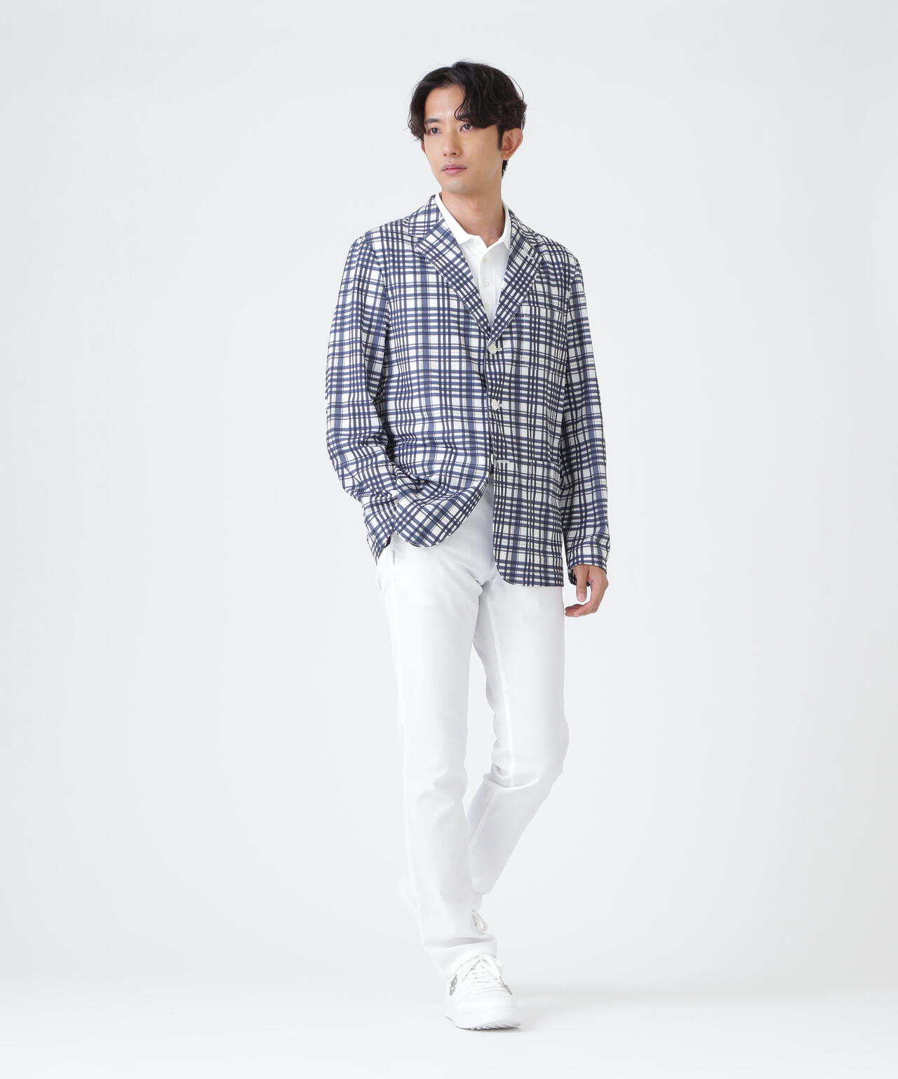 H:182cm/C:93/W:77/H:91 着用サイズ：5