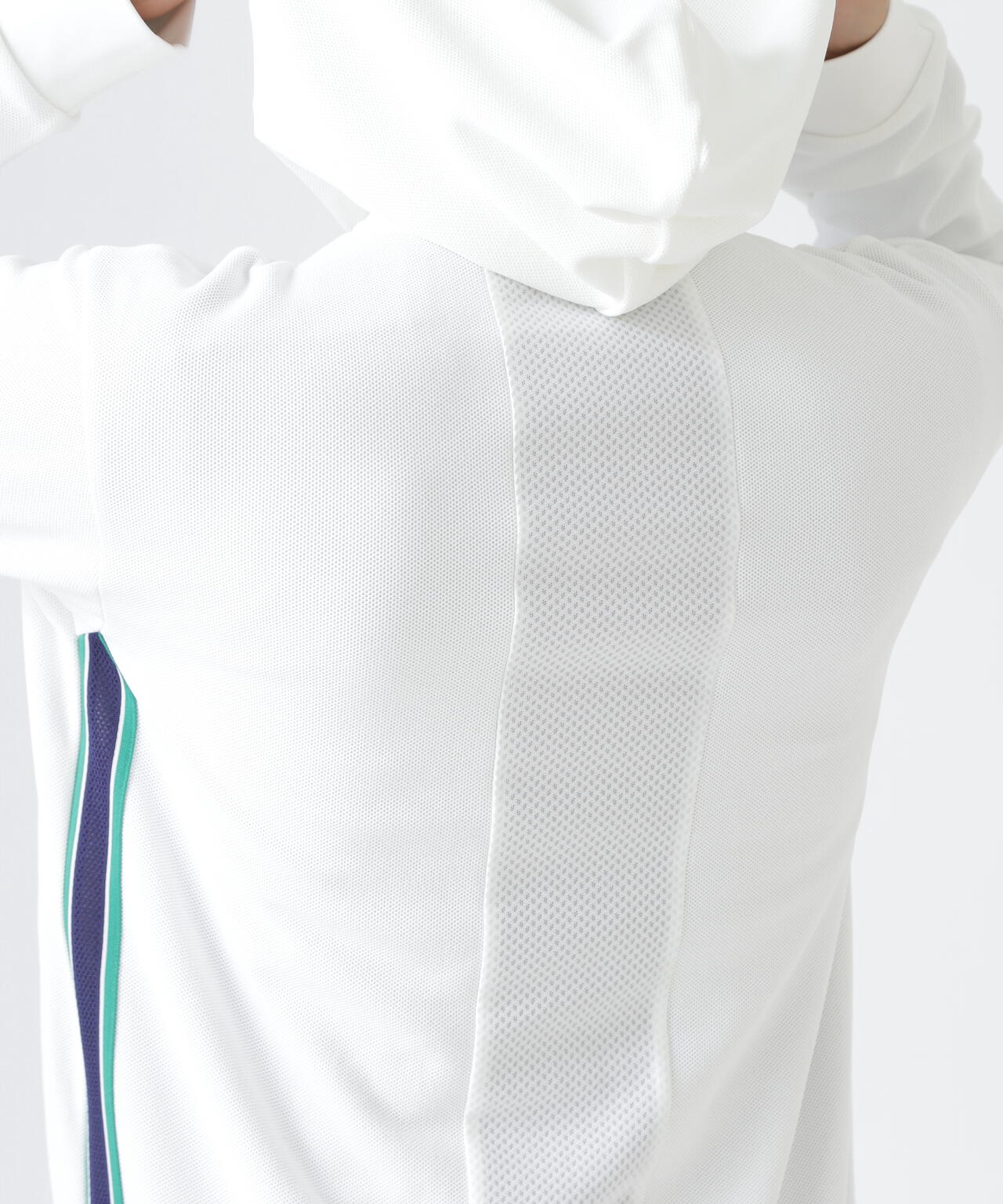 H:182cm/C:93/W:77/H:91 着用サイズ：5