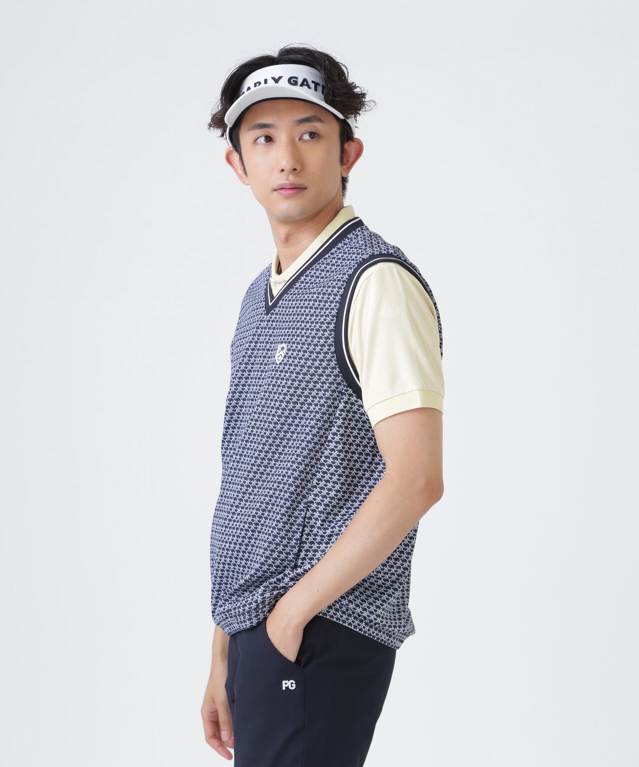H:182cm/C:93/W:77/H:91 着用サイズ：5