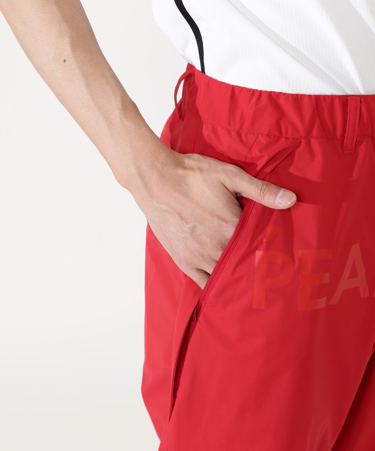 H:182cm/C:93/W:77/H:91 着用サイズ：5