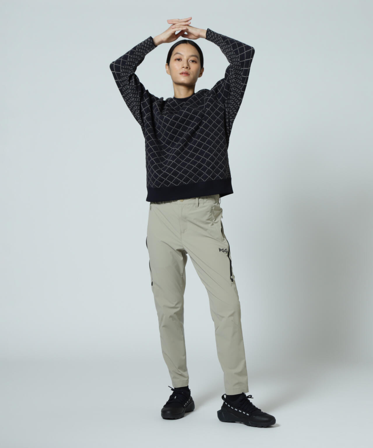 【PGG】【直営店舗&公式オンライン限定】地柄ポリエステルヤーンmm クルーネックニットプルオーバー (LADIES)