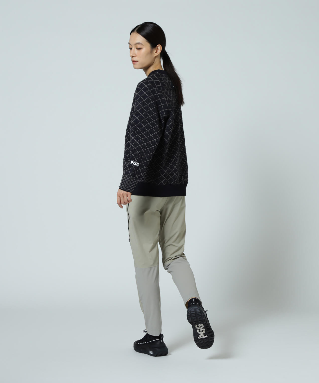 【PGG】【直営店舗&公式オンライン限定】地柄ポリエステルヤーンmm クルーネックニットプルオーバー (LADIES)