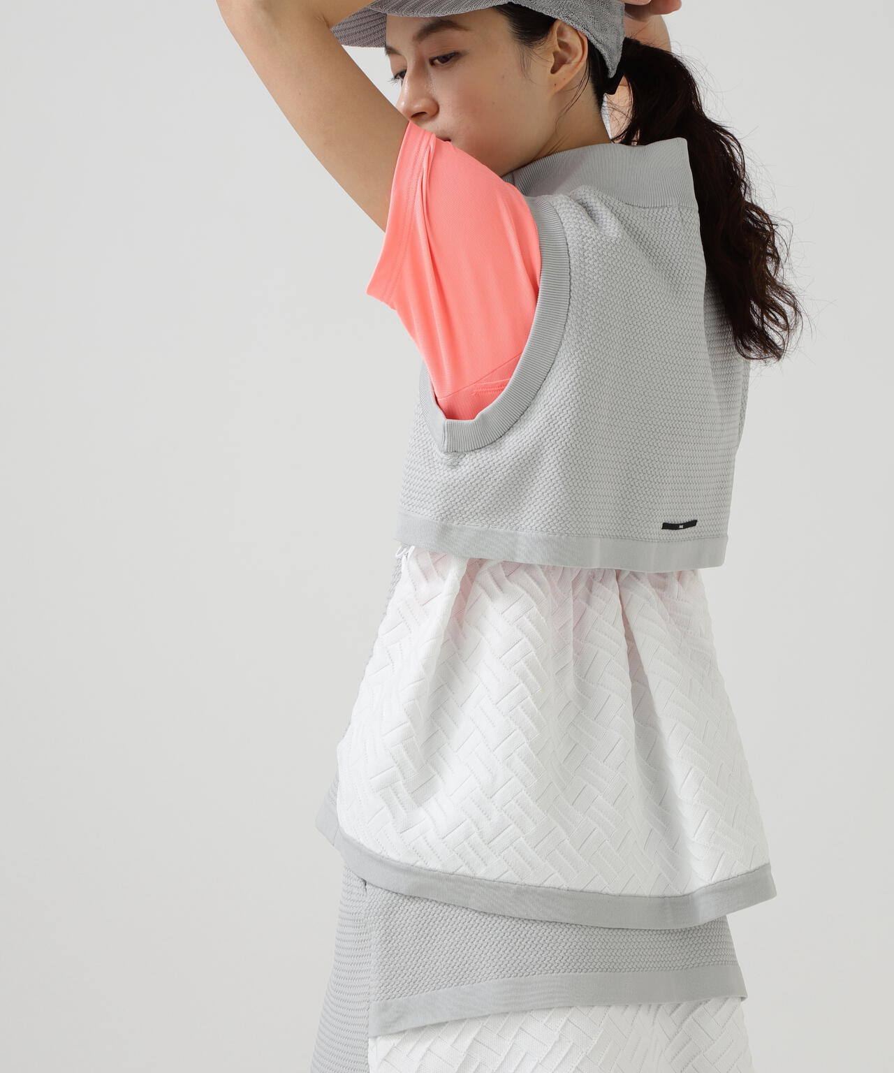 【PGG】【直営店舗&公式オンライン限定】ポリエステルヤーンmmジップアップニットベスト (LADIES)