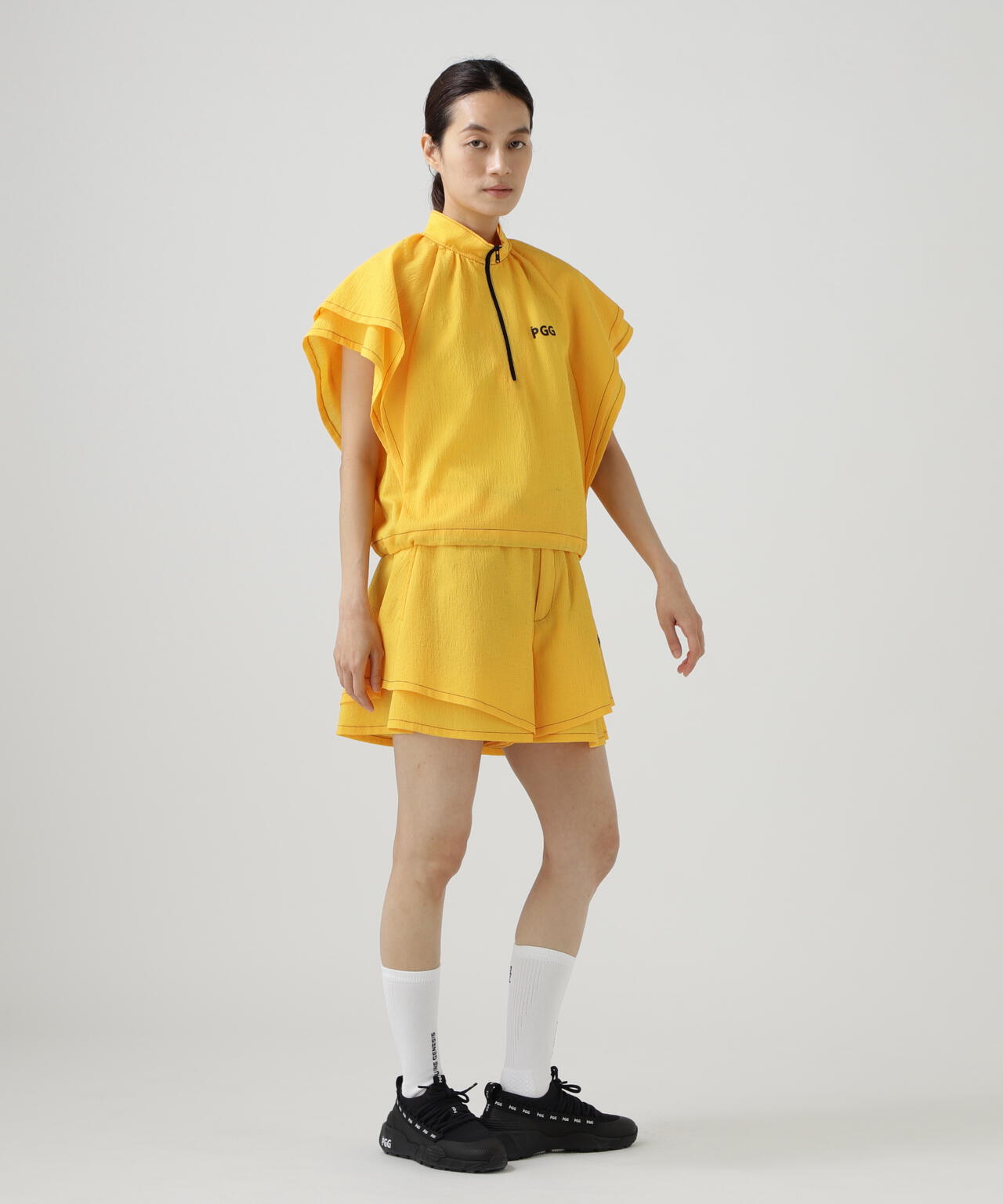 【PGG】【直営店舗&公式オンライン限定】シエスタタフタフリル袖ハーフジップカットソー (LADIES)