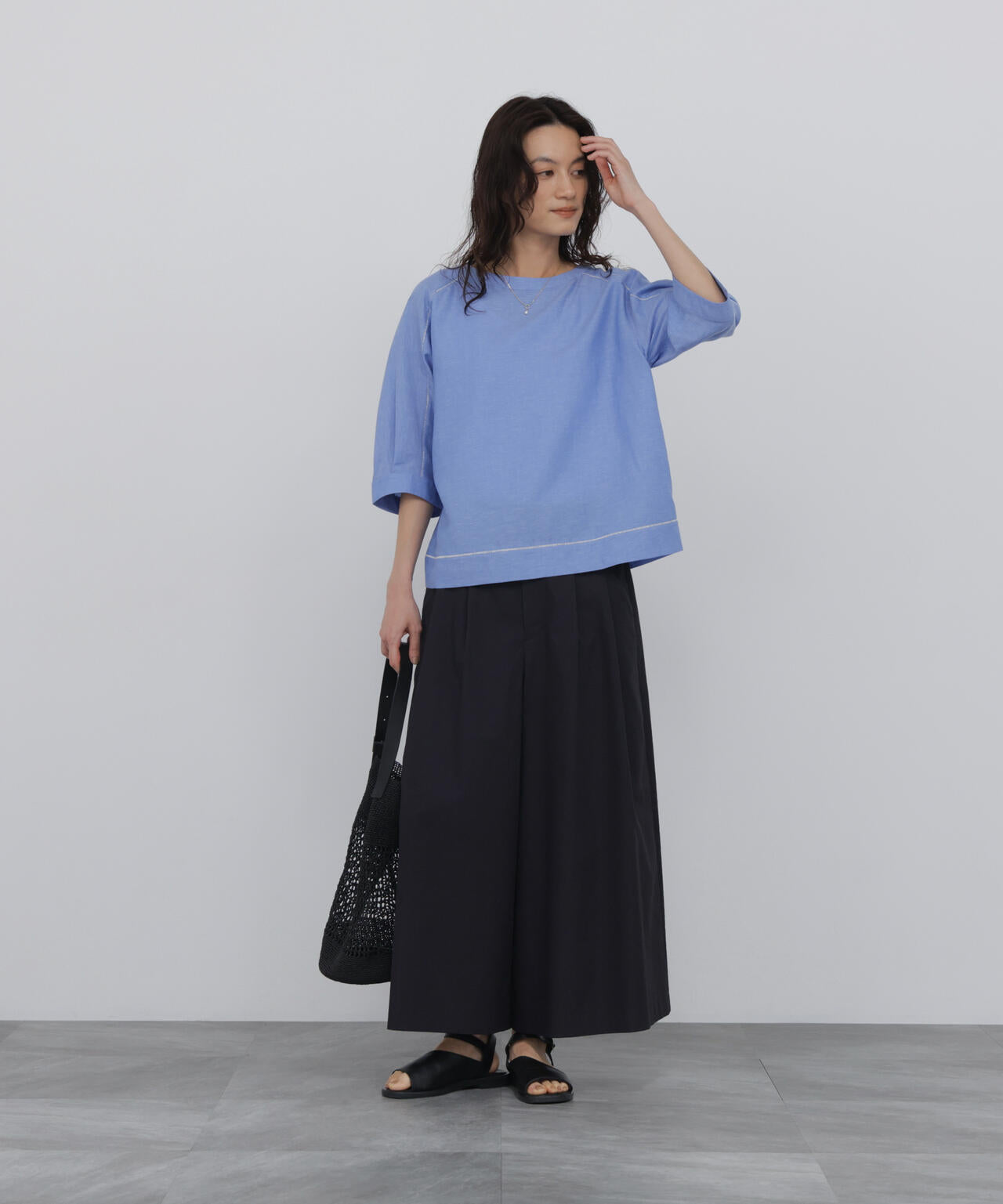 165cm/B:77cm/W:57cm/H:79cm 着用サイズ：M