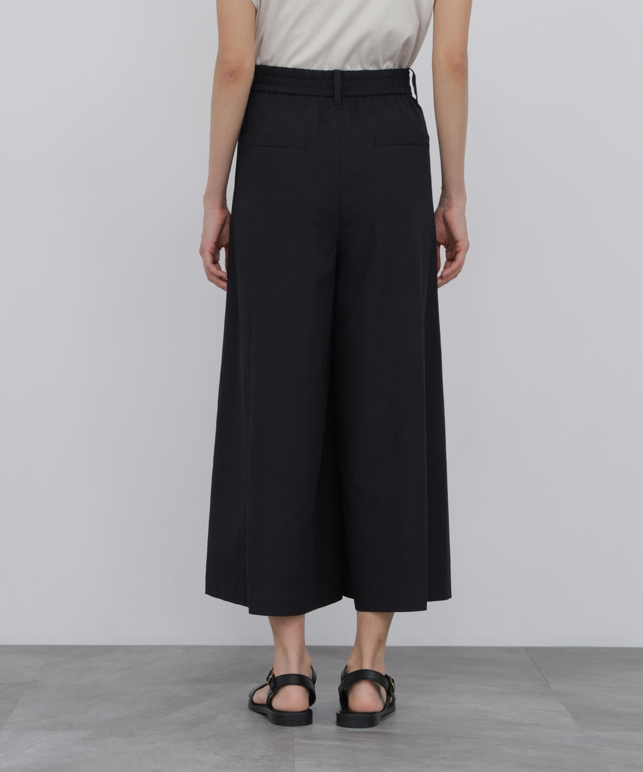165cm/B:77cm/W:57cm/H:79cm 着用サイズ：M