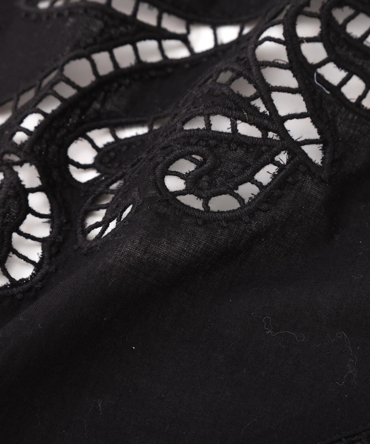 カットワーク刺繍トライアングルスカーフ