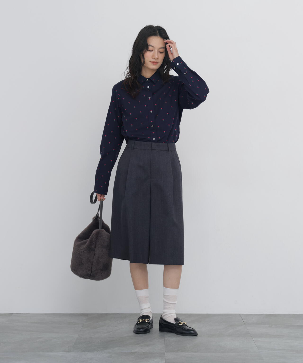 165cm/B:77cm/W:57cm/H:79cm 着用サイズ：M