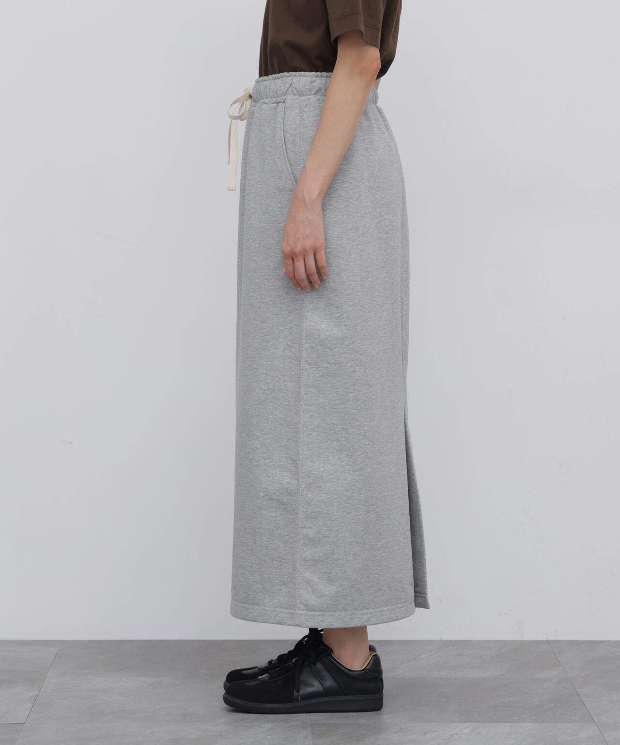 165cm/B:77cm/W:57cm/H:79cm 着用サイズ：M