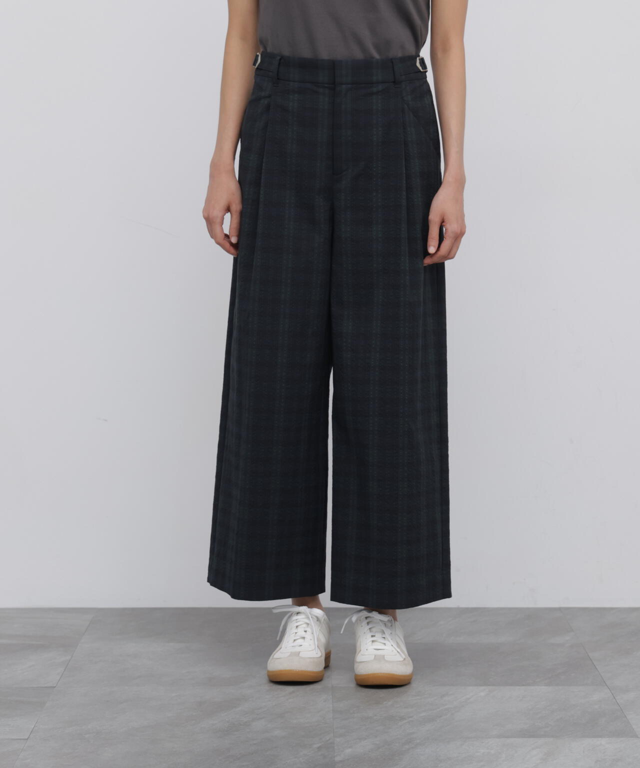 165cm/B:77cm/W:57cm/H:79cm 着用サイズ：M