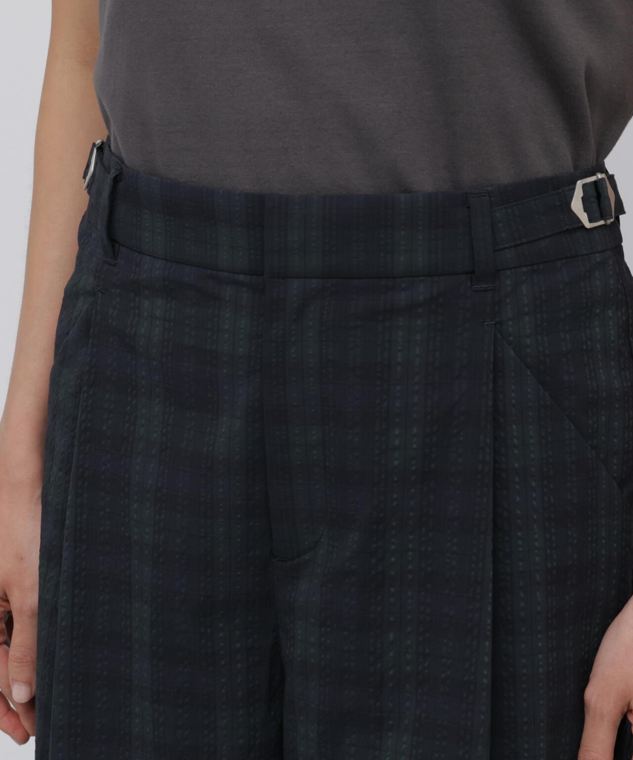 165cm/B:77cm/W:57cm/H:79cm 着用サイズ：M