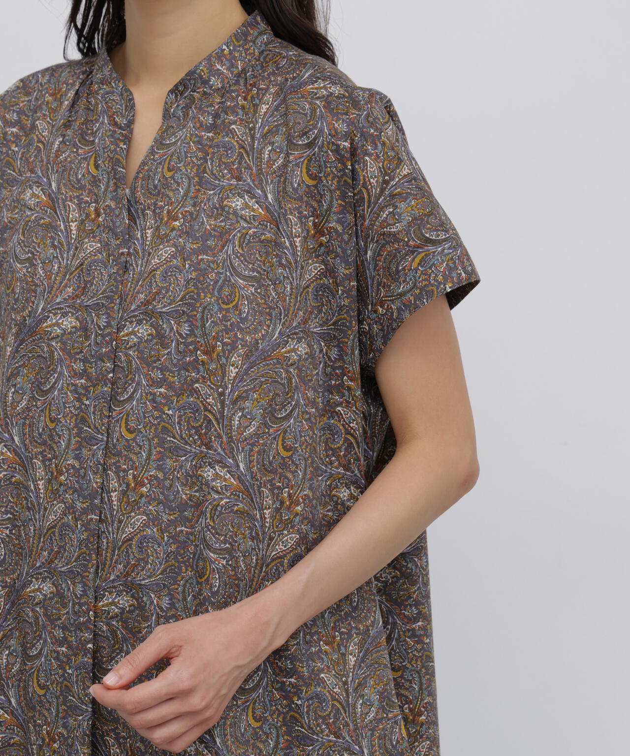 165cm/B:77cm/W:57cm/H:79cm 着用サイズ：M