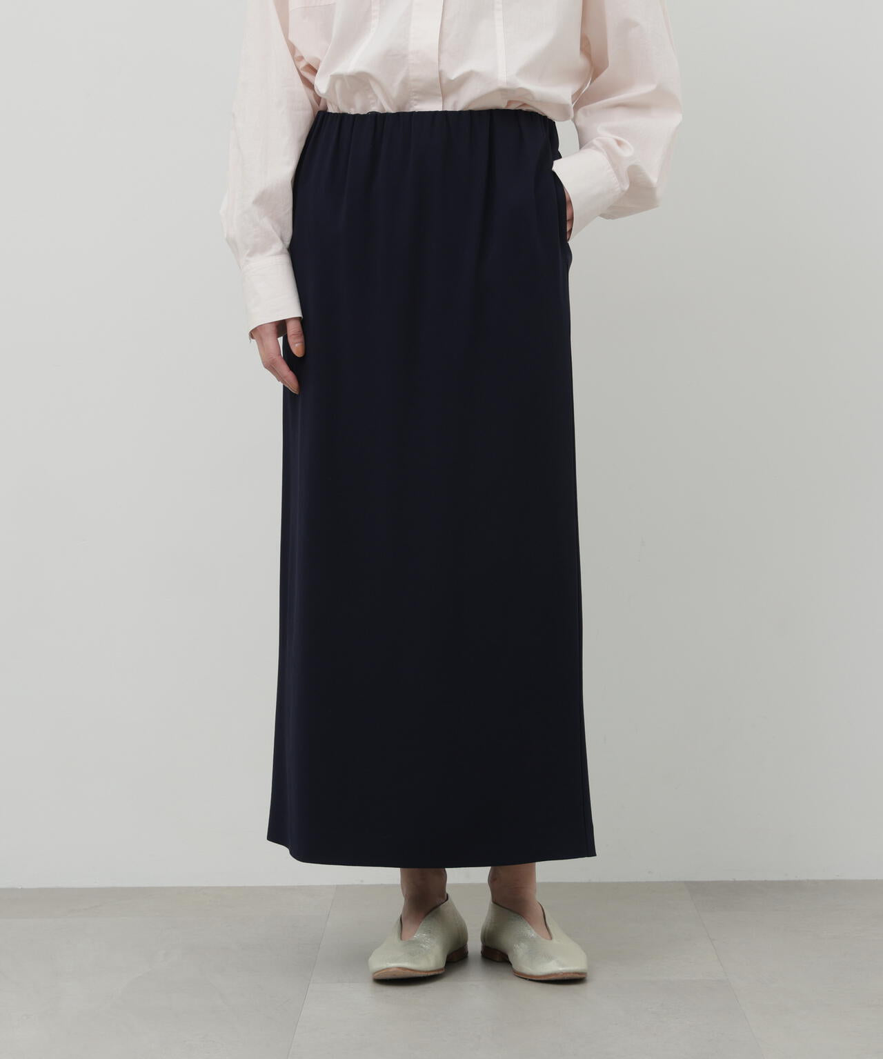 バックサテンソフトラインストレートスカート