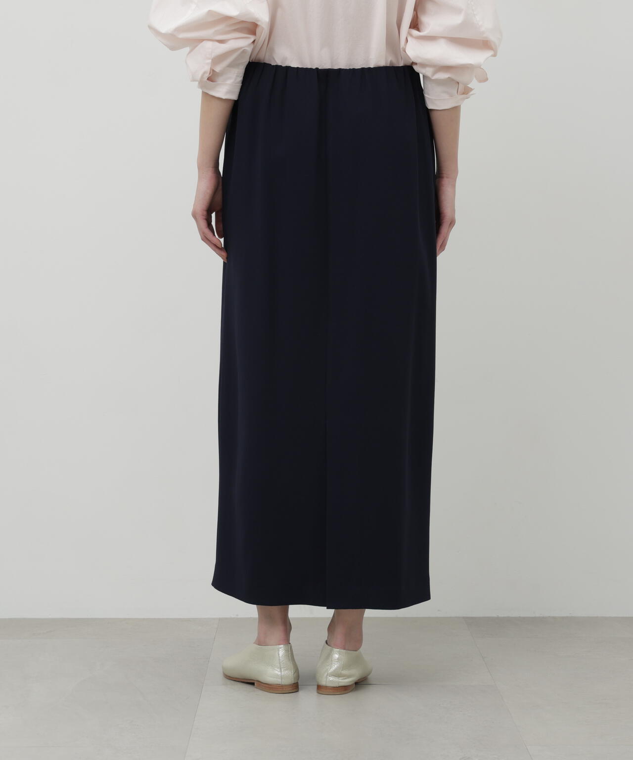 バックサテンソフトラインストレートスカート