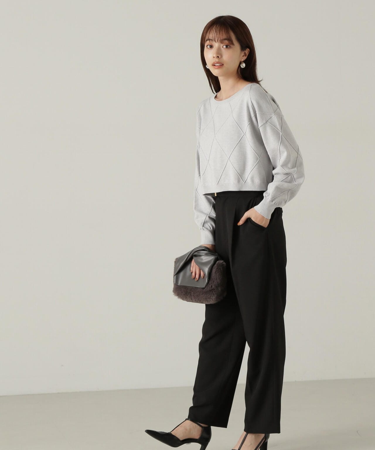 ダイヤ柄ショート丈ニット
