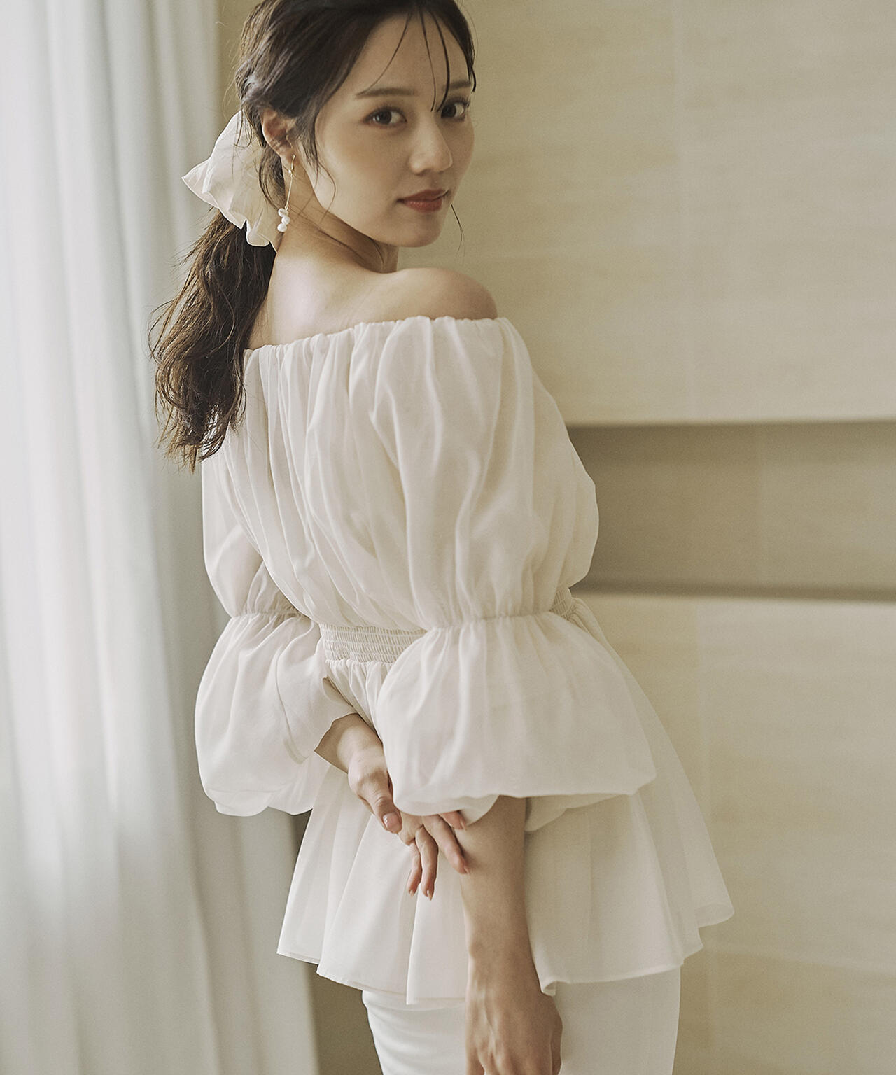 【松川星さん着用】＜ウォッシャブル＞バルーンスリーブオフショルブラウス【ピンク：WEB・一部店舗限定】