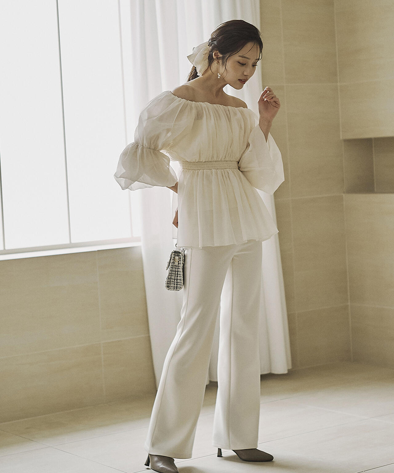 【松川星さん着用】＜ウォッシャブル＞バルーンスリーブオフショルブラウス【ピンク：WEB・一部店舗限定】