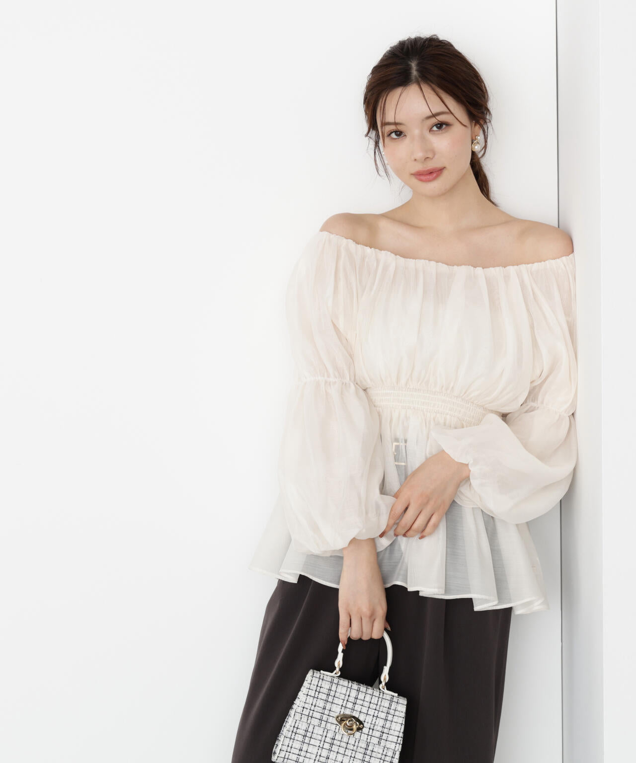 【松川星さん着用】＜ウォッシャブル＞バルーンスリーブオフショルブラウス【ピンク：WEB・一部店舗限定】