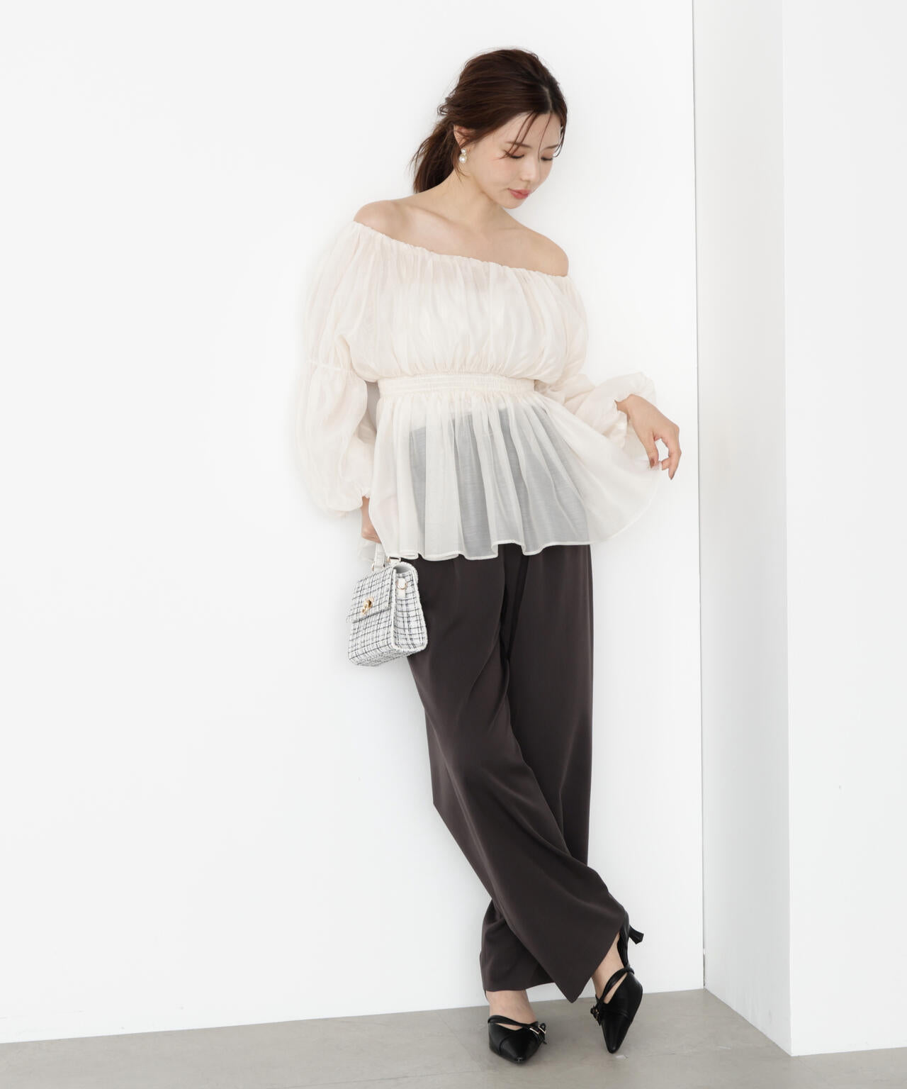 【松川星さん着用】＜ウォッシャブル＞バルーンスリーブオフショルブラウス【ピンク：WEB・一部店舗限定】