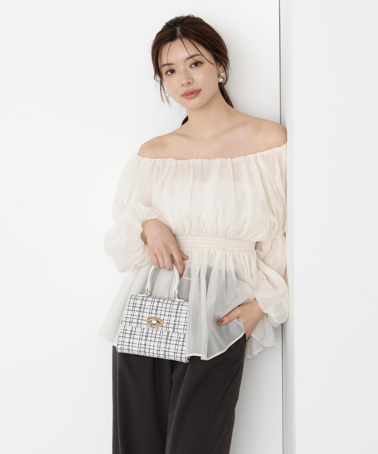 【松川星さん着用】＜ウォッシャブル＞バルーンスリーブオフショルブラウス【ピンク：WEB・一部店舗限定】