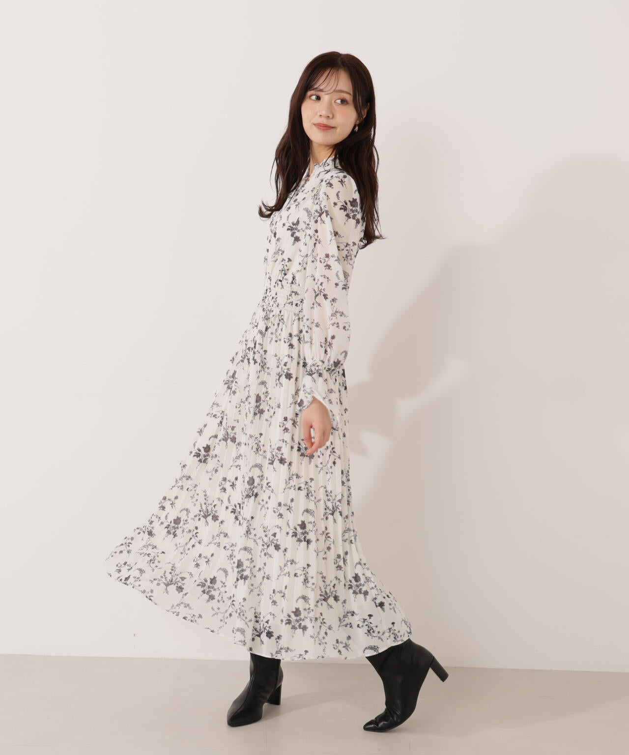【加藤栞さん着用】花柄プリーツワンピース