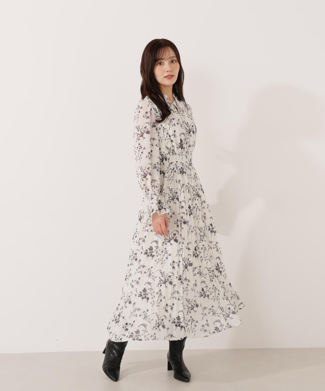 【加藤栞さん着用】花柄プリーツワンピース