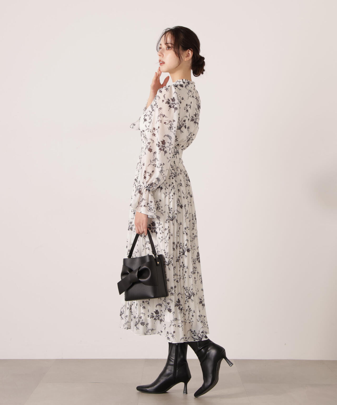 【加藤栞さん着用】花柄プリーツワンピース