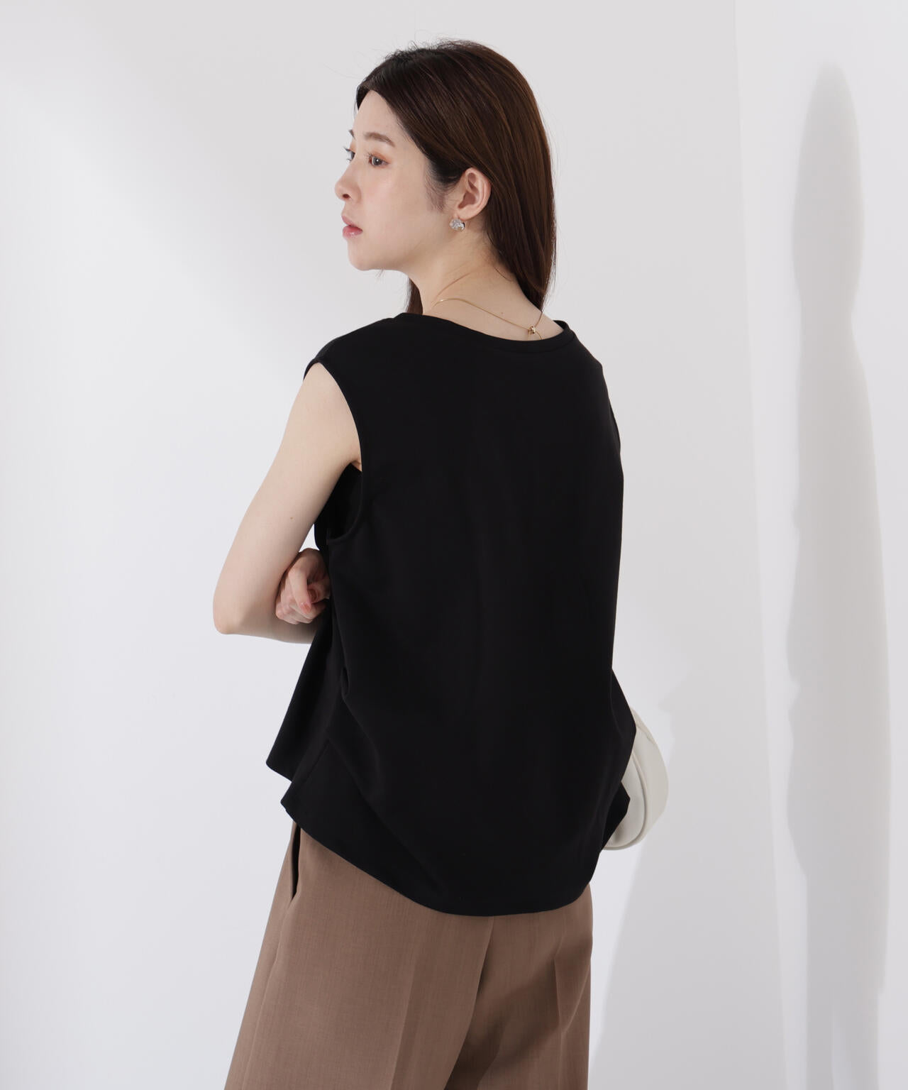 ＜ウォッシャブル＞Vネックフォルムカットソー