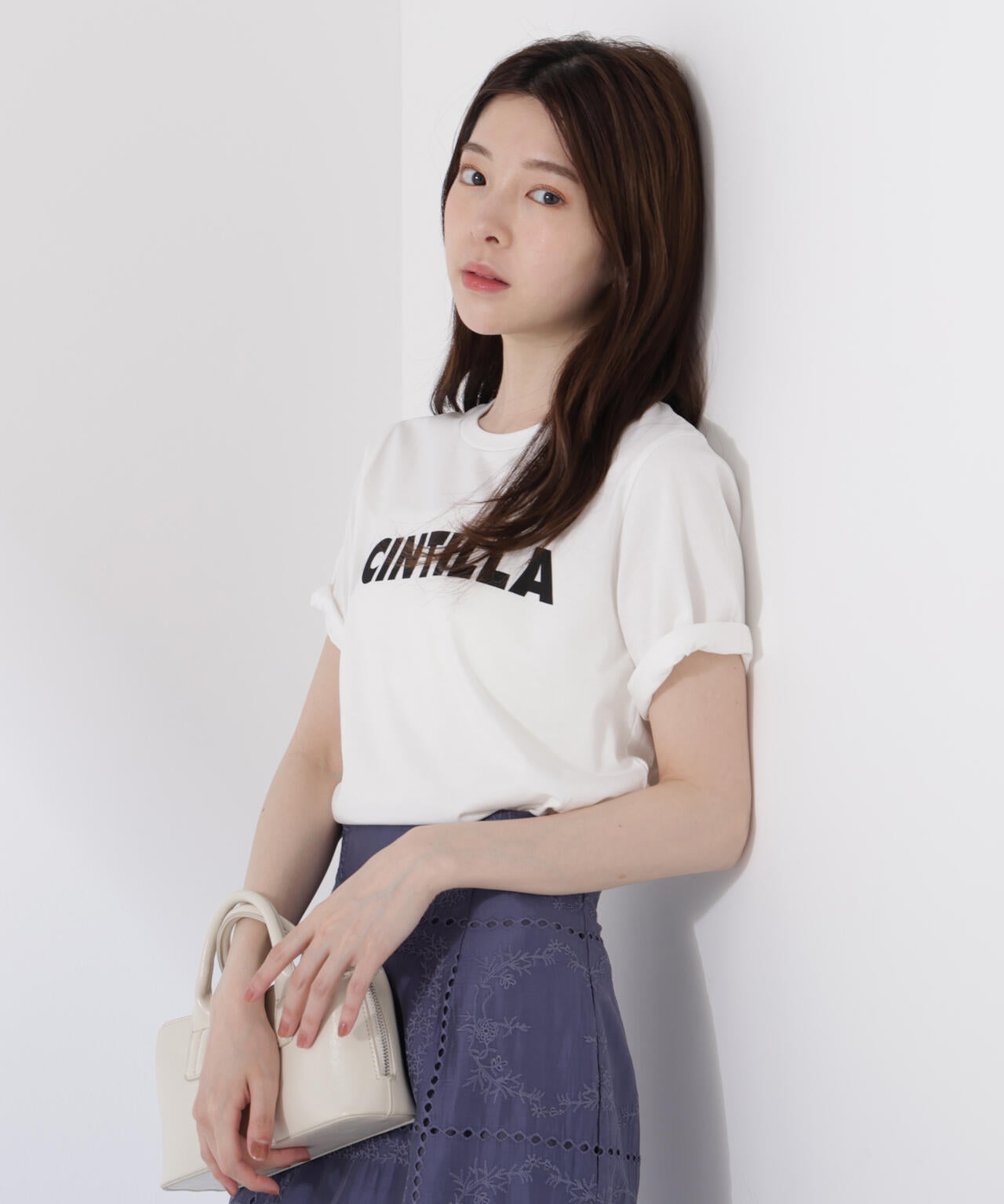 ＜ウォッシャブル＞ゴシックロゴTシャツ