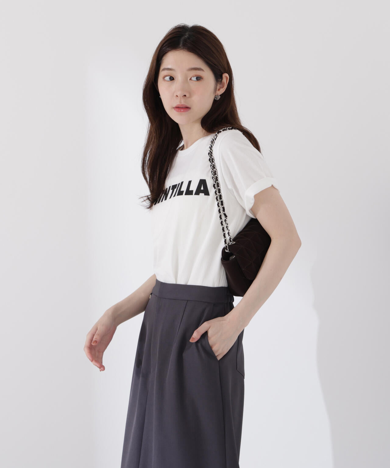 ＜ウォッシャブル＞ゴシックロゴTシャツ