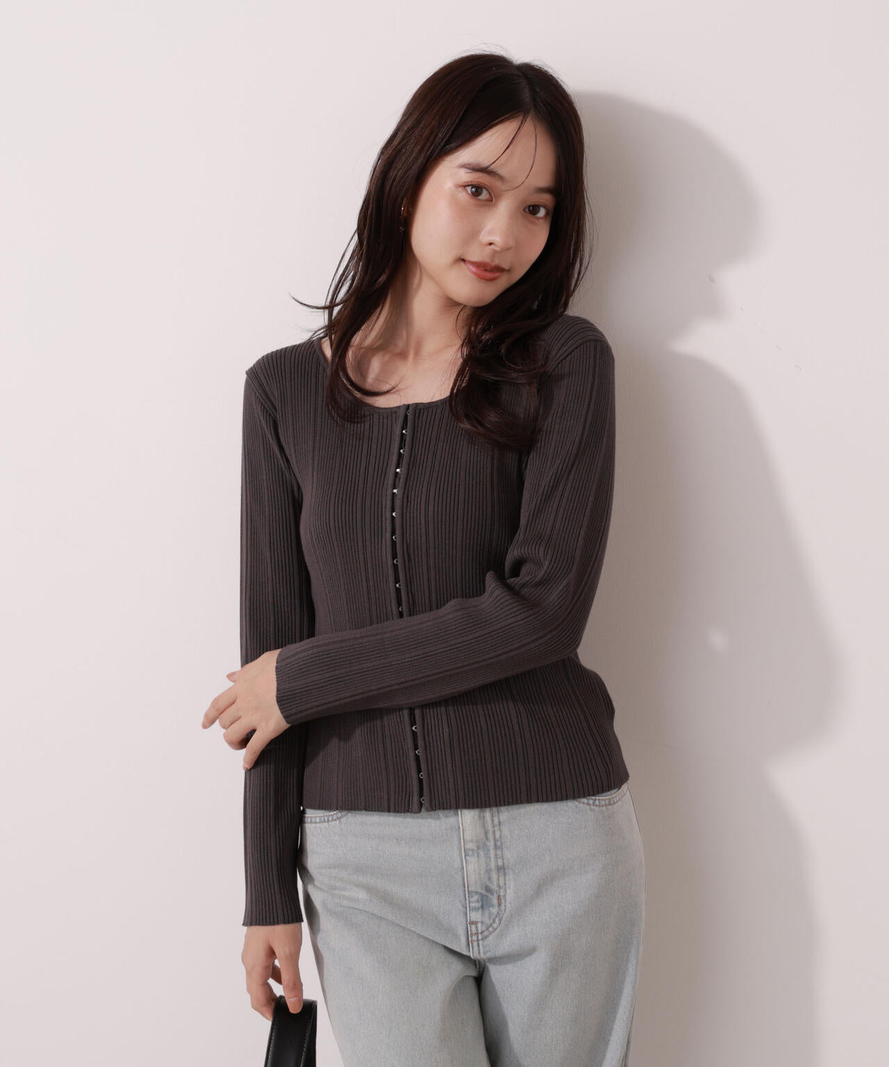 ＜ウォッシャブル＞フロントホックニット