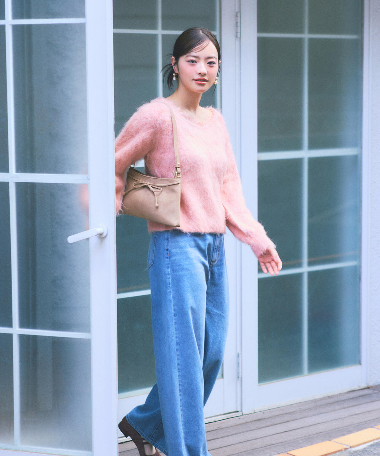 【加藤栞さん着用】襟元レースニットトップ