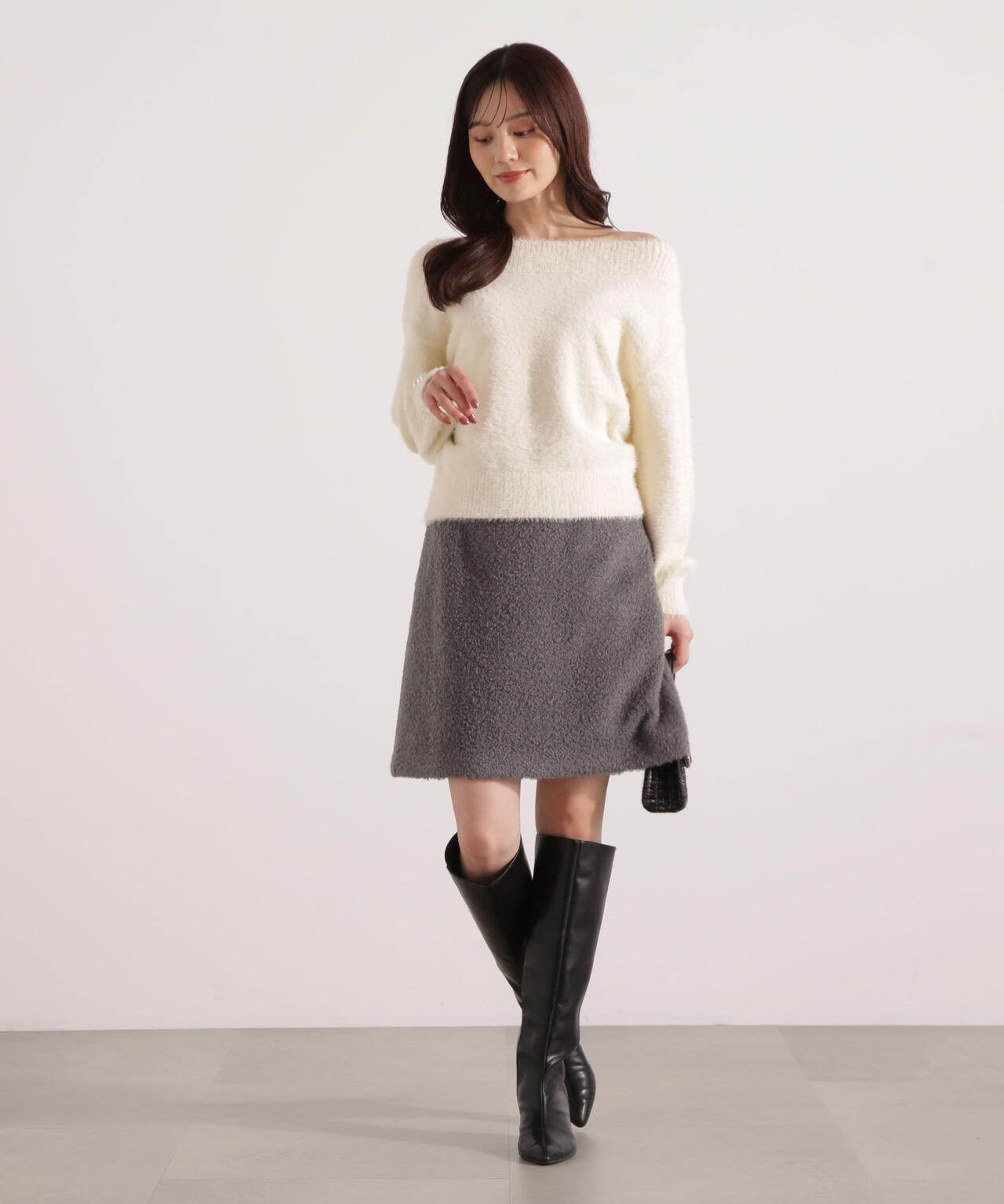 【加藤栞さん着用】ミニシャギーオフショルニット【ネイビー：WEB・一部店舗限定】