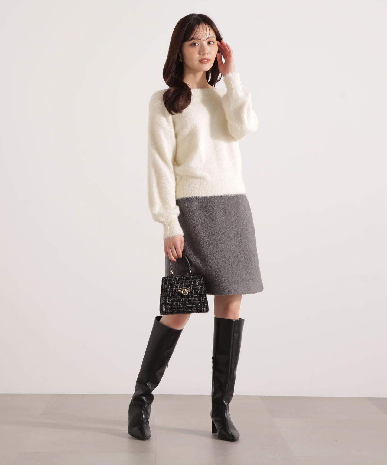 【加藤栞さん着用】ミニシャギーオフショルニット【ネイビー：WEB・一部店舗限定】