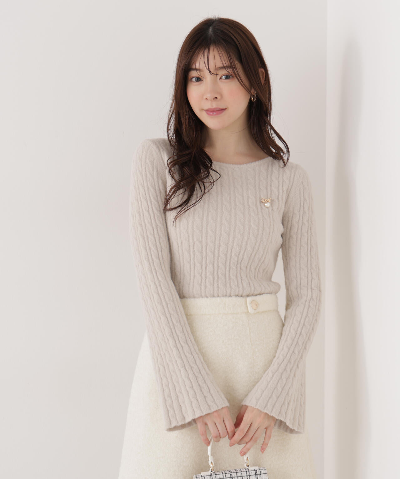 チャーム付きミニケーブルニット