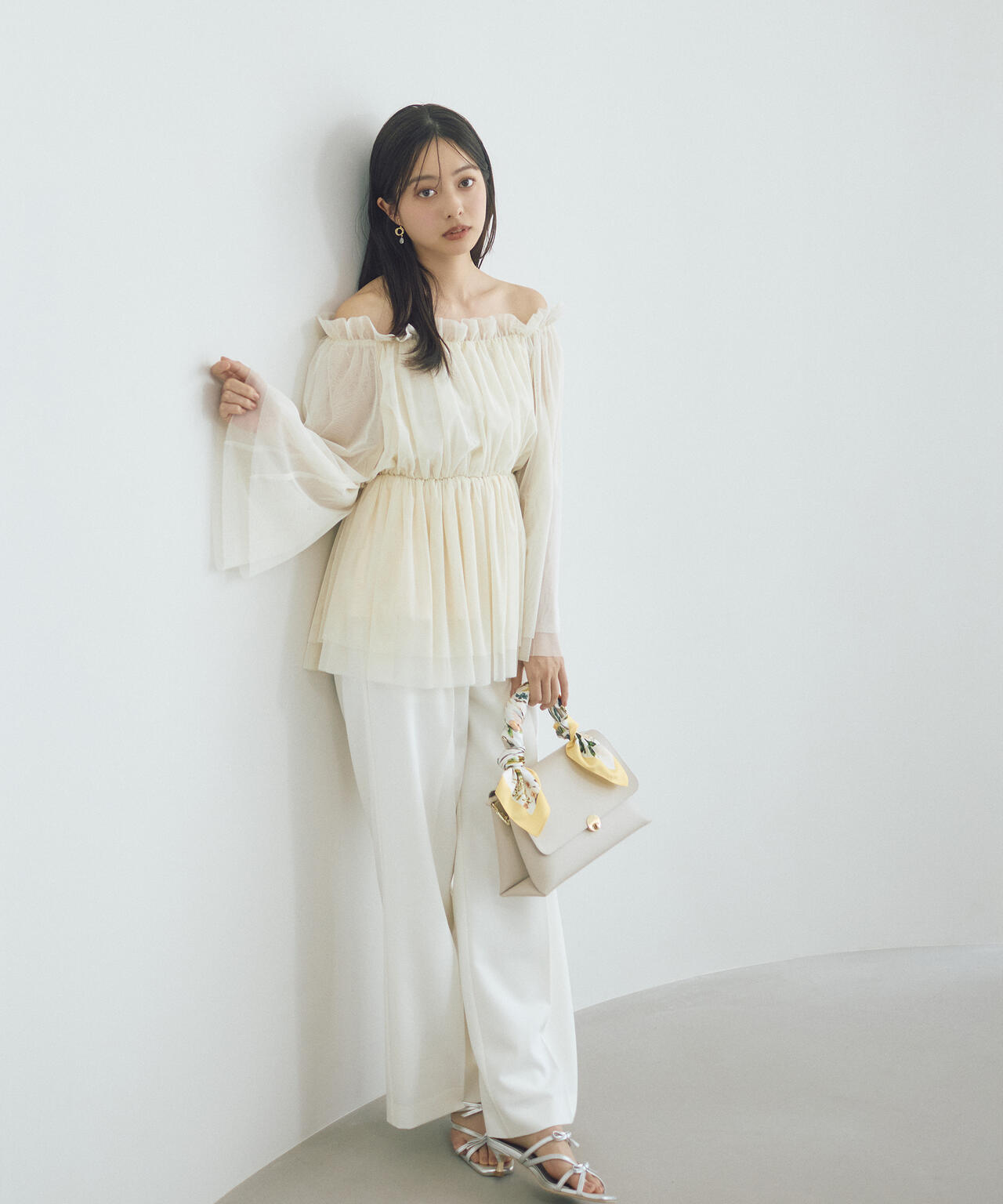 model：165cm B:82 W:59 H:86 S:25cm 着用サイズ：M