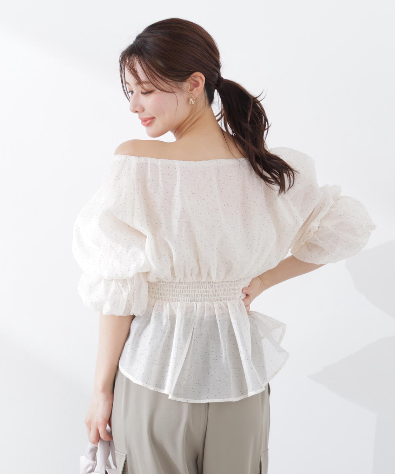 ＜加藤栞さん着用＞2wayオフショルフィッシュテールブラウス