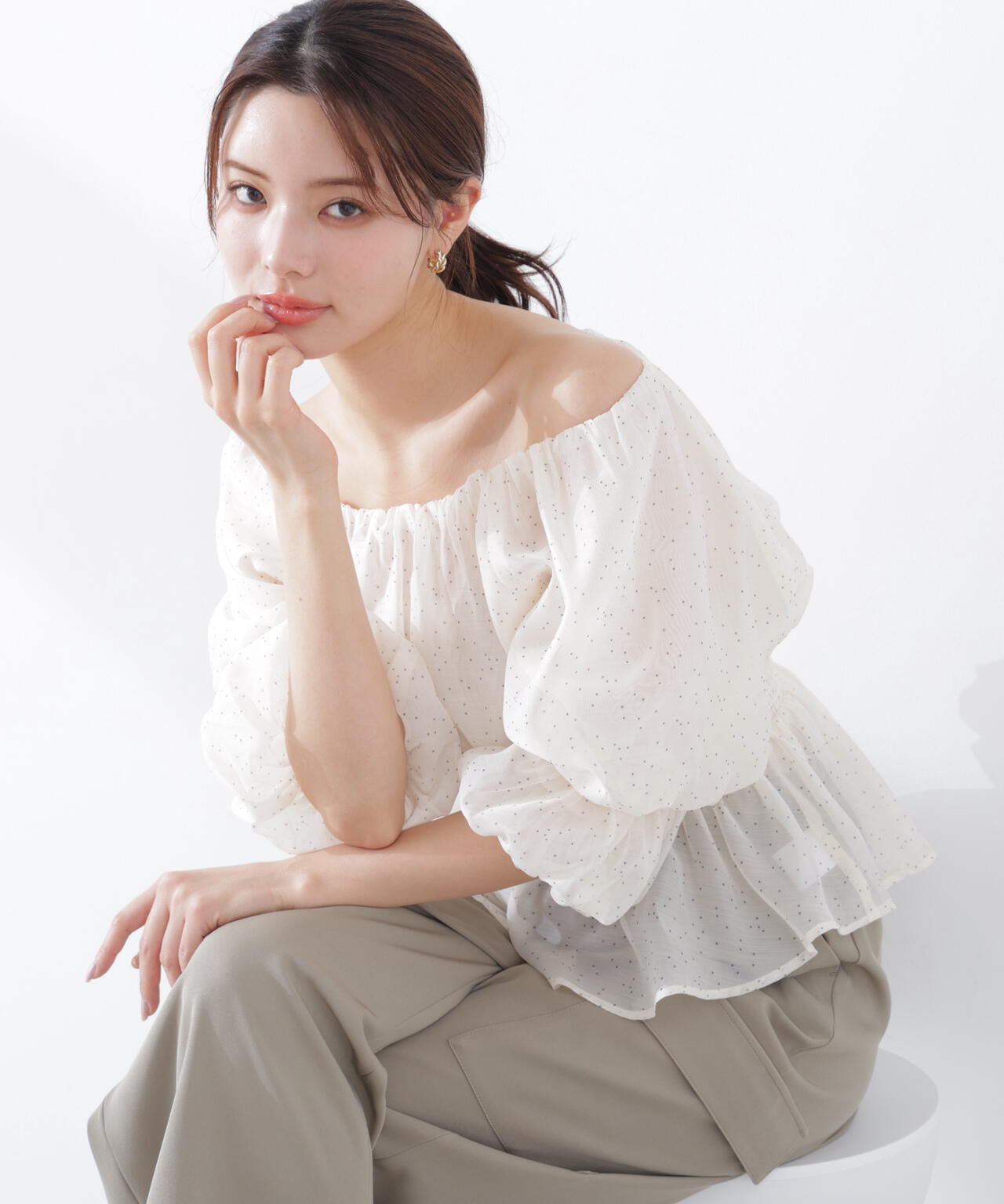 ＜加藤栞さん着用＞2wayオフショルフィッシュテールブラウス