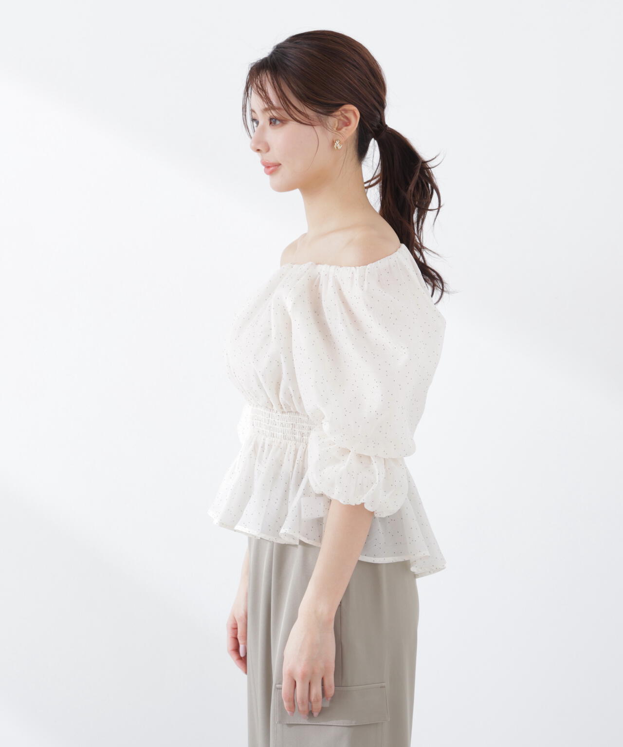 ＜加藤栞さん着用＞2wayオフショルフィッシュテールブラウス