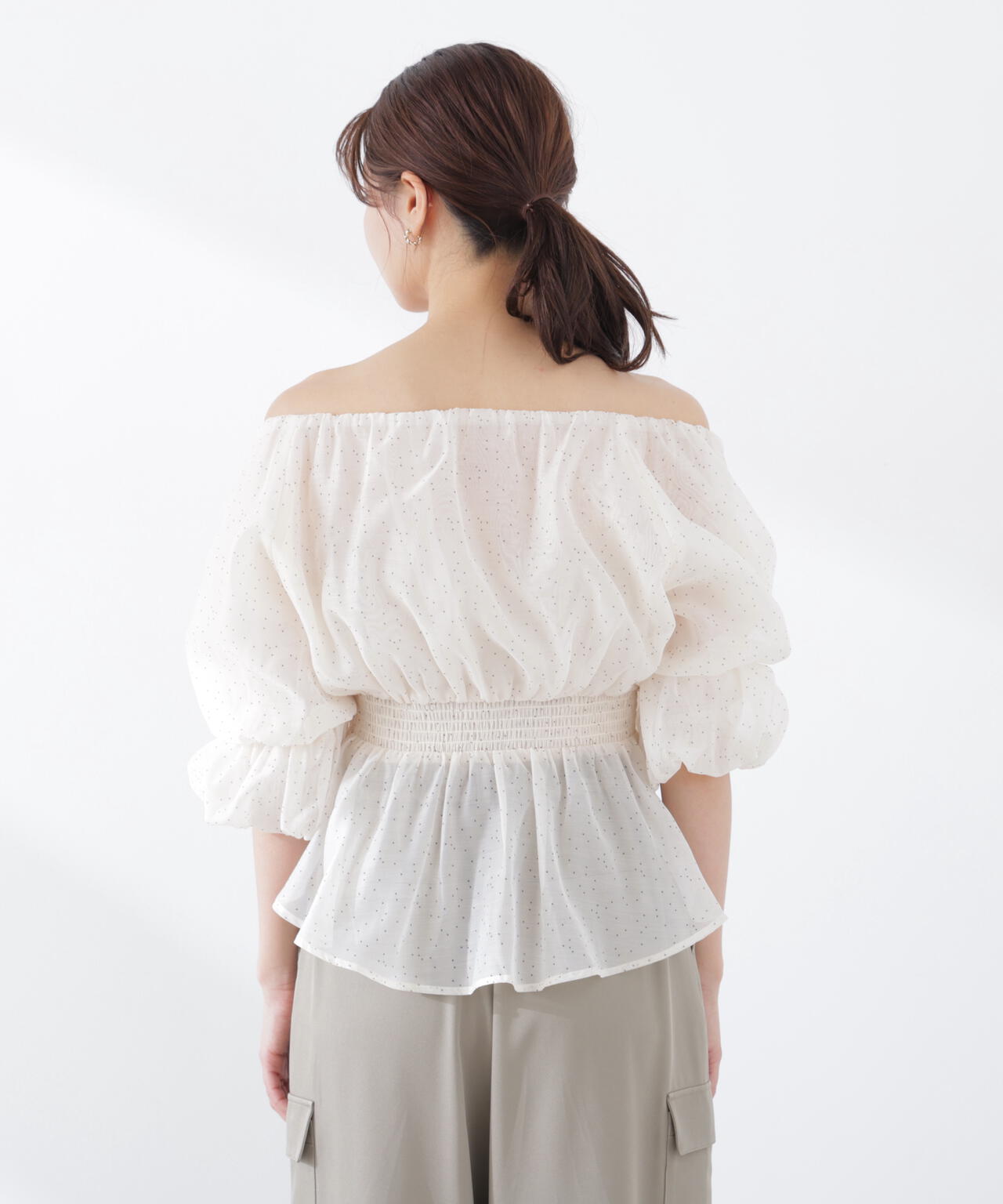 ＜加藤栞さん着用＞2wayオフショルフィッシュテールブラウス
