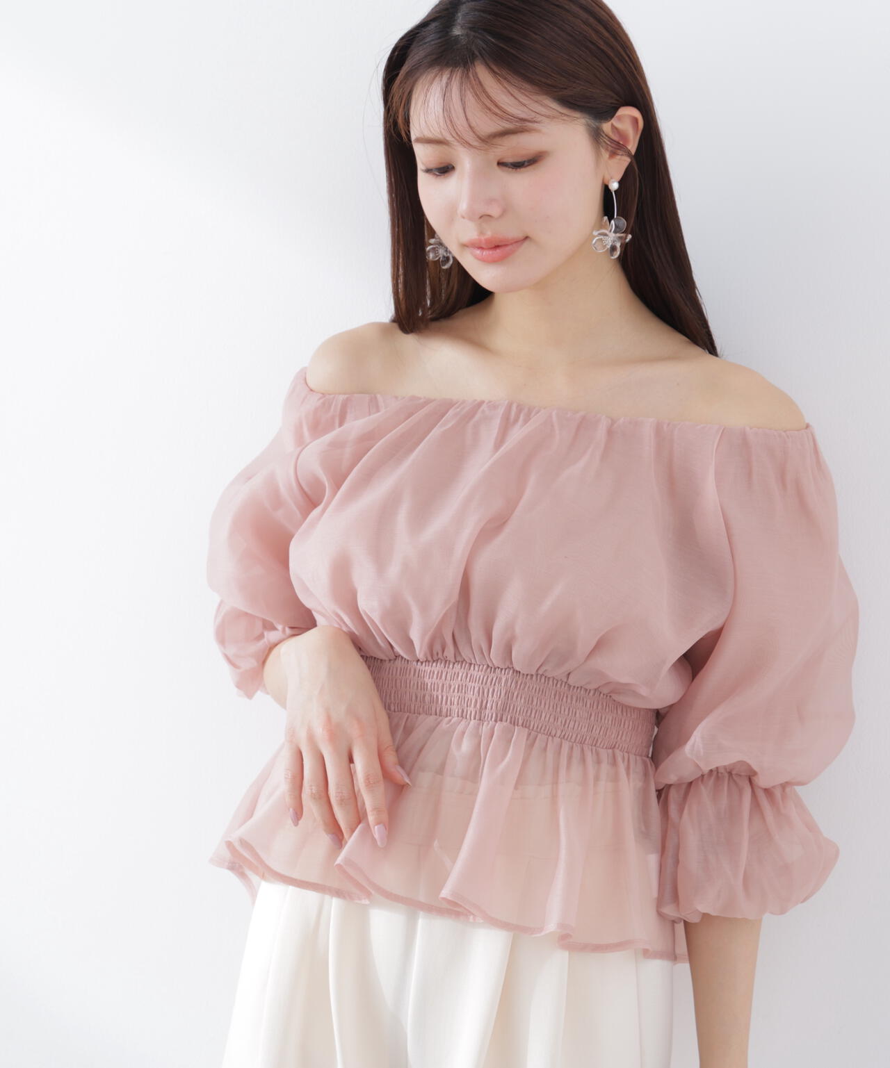 ＜加藤栞さん着用＞2wayオフショルフィッシュテールブラウス